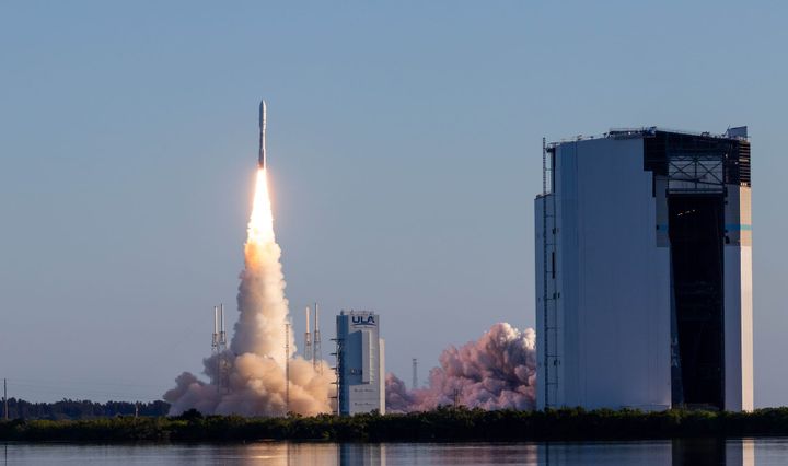 Atlas V blasting off from Space Launch Complex 41 on September 25th. ©Derek Newsome