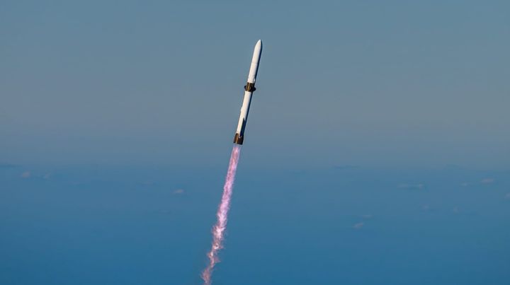 New Glenn during first-stage flight while carrying ESCAPADE. ©Blue Origin