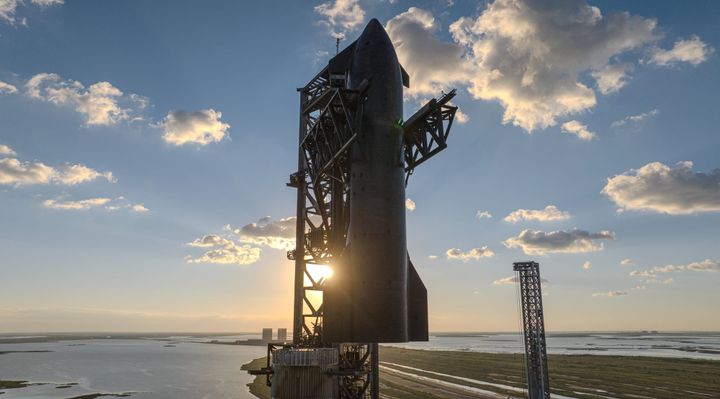 Starship Ship 38 being placed onto Super Heavy Booster 15 ahead of an eleventh flight test. ©SpaceX