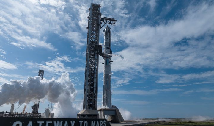Ship 39 and Super Heavy Booster 19 stacked at Starbase on May 11th 2026. ©SpaceX