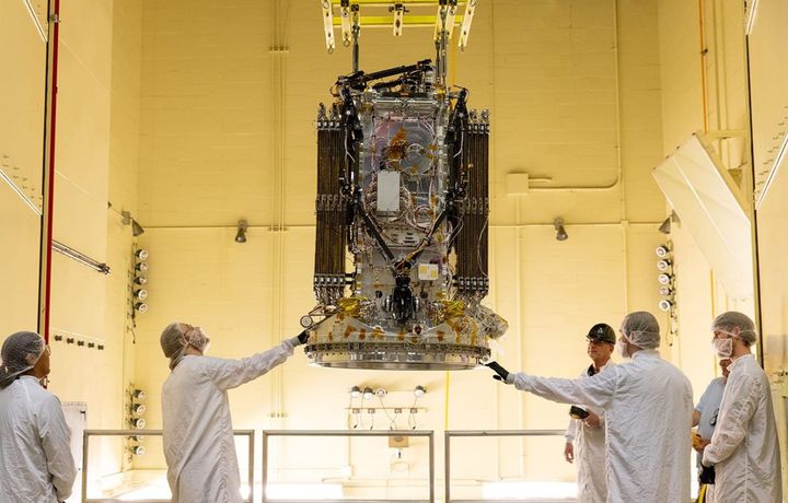 The 'LINK' spacecraft, intended to save the telescope, during testing in April 2026. ©Scott Wiessinger/NASA
