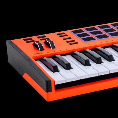 KeyLab MK3 Ultra 打擊墊、輪組與真木側板細節