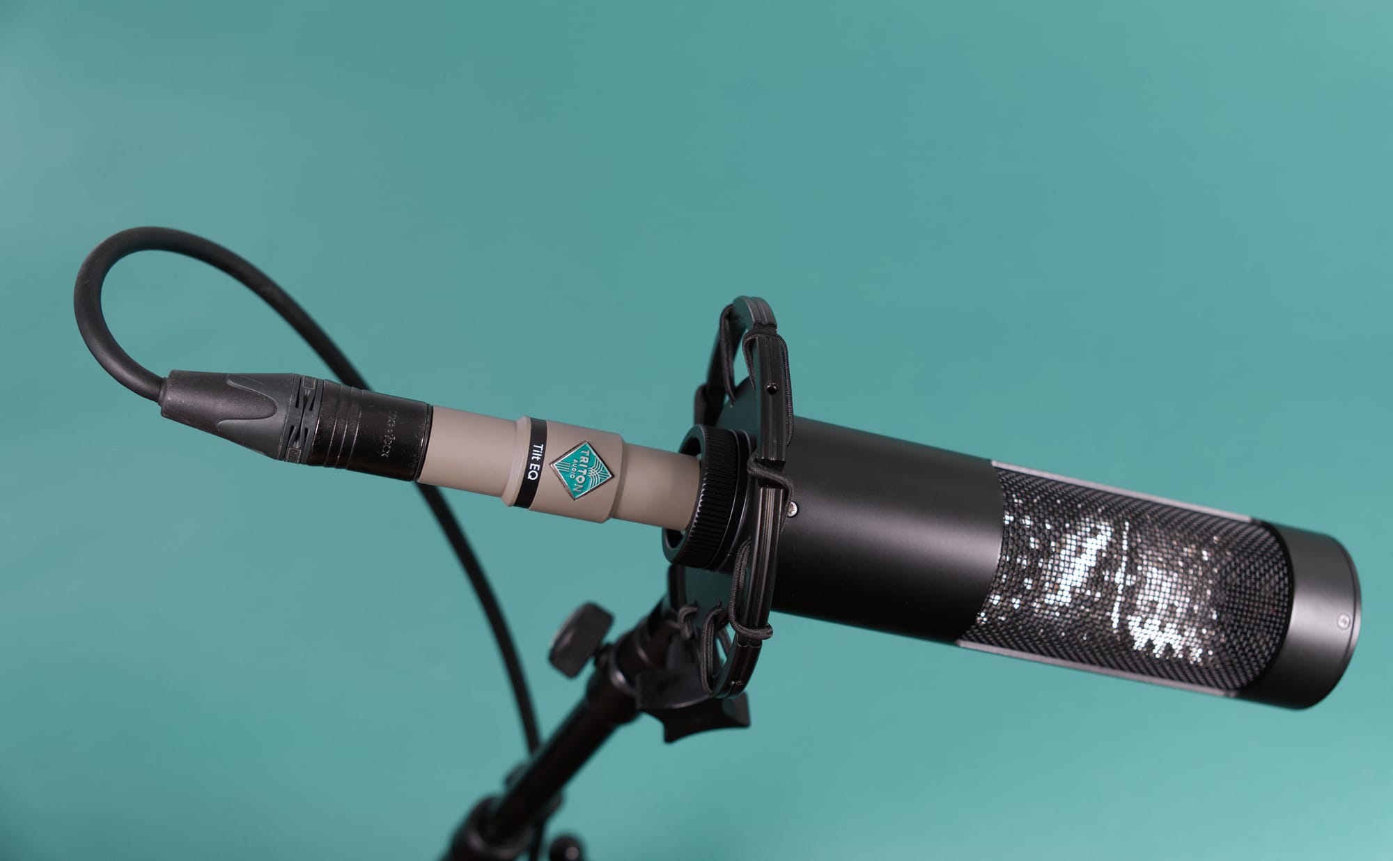 Triton Audio Tilt EQ 串接鋁帶麥克風，幻象電源不會送到麥克風端