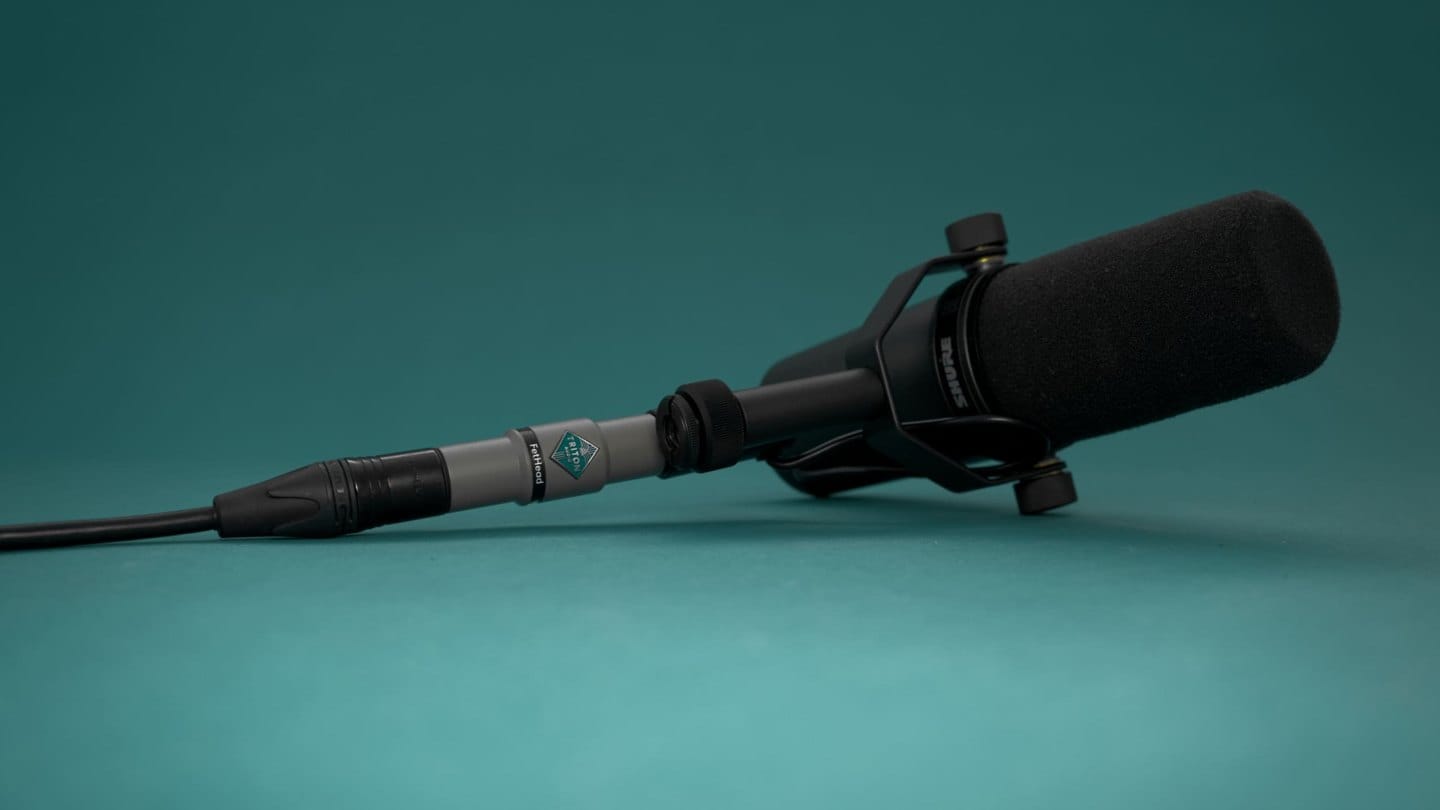 FetHead 直接插在 Shure SM7B 尾端的 XLR 輸出上