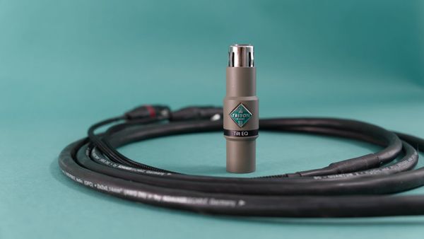 Triton Audio Tilt EQ XLR in-line 麥克風前級，與 FetHead 同外殼