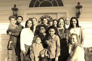 Tight-Knit Families (Tribu estratégica para Funeeq)