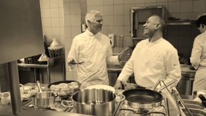 Hilton lanza Cooking with Chris con su CEO aprendiendo recetas locales en sus hoteles