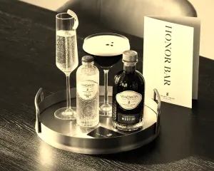 The Ritz-Carlton lleva cócteles de edición limitada al minibar