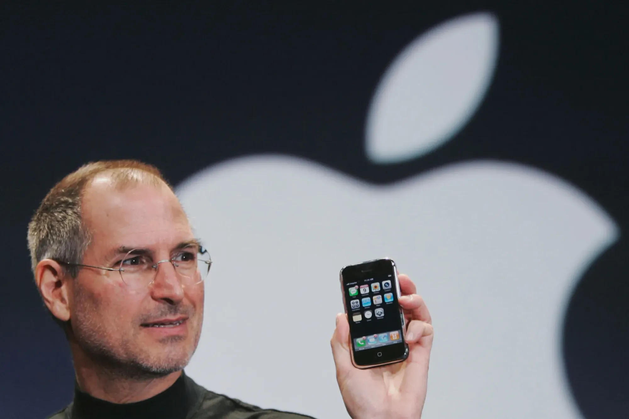 apple-steve-jobs-iphone-AP_070109066608.webp