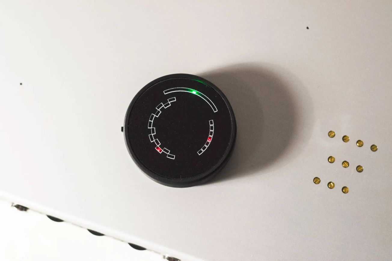 Chromaplane, An Analog Electromagnetic Instrument