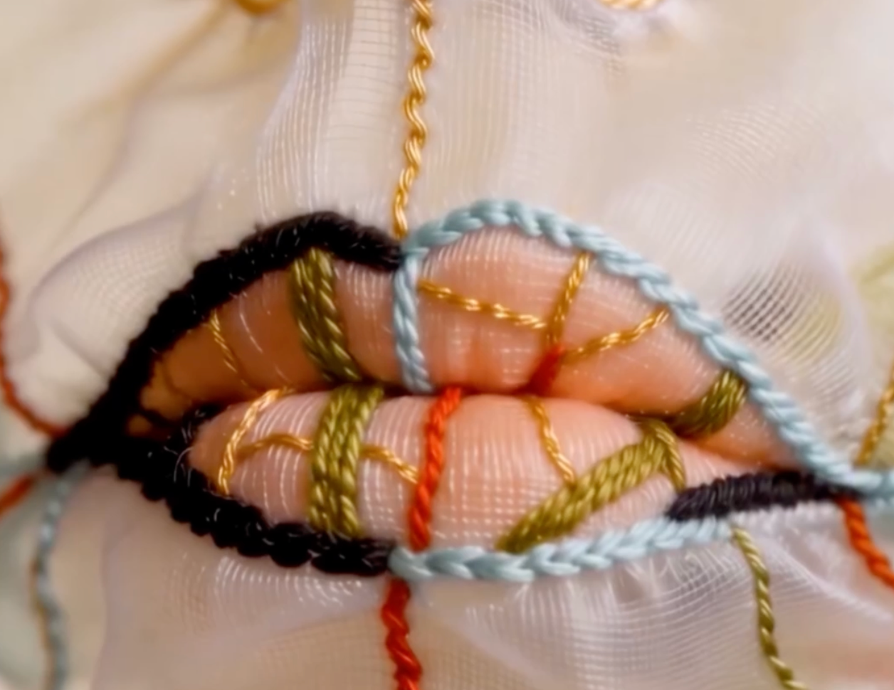 Woven Presence - AI, Textile Surface, and Hybrid Embodiment