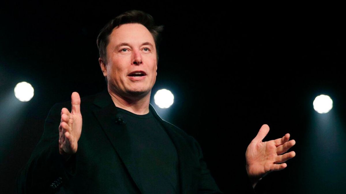 Elon Musk is reportedly hiring AI researchers to develop an OpenAI rival Post feature image