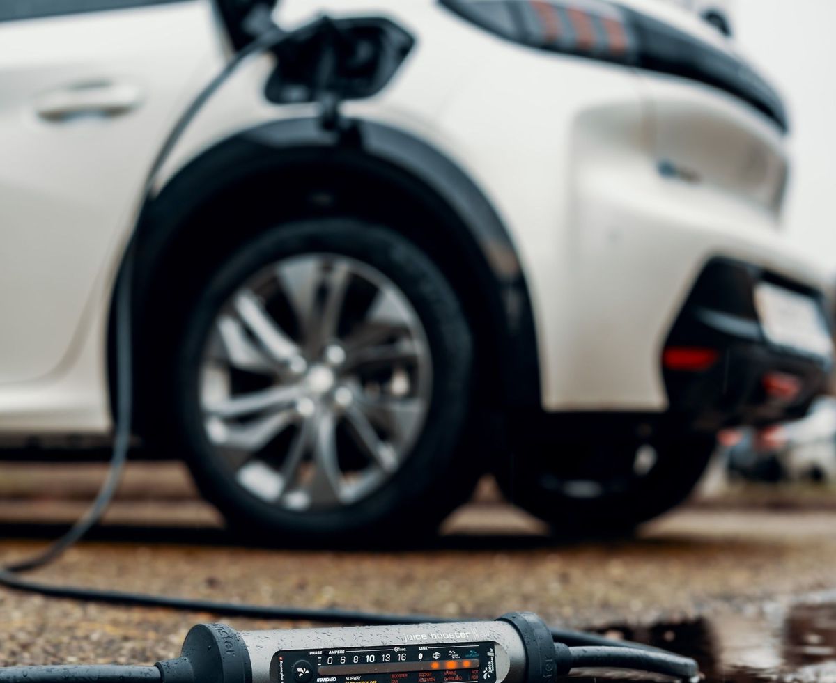 CHART: EV Sales in the U.S. Surged 79% YoY in Q1 2023 Post feature image