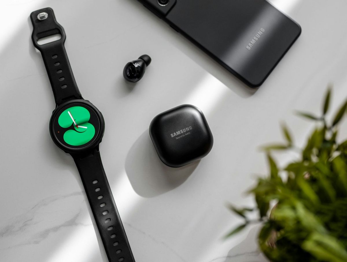 CHART: Worldwide Wearable Device Market in Q1 2024 Post feature image