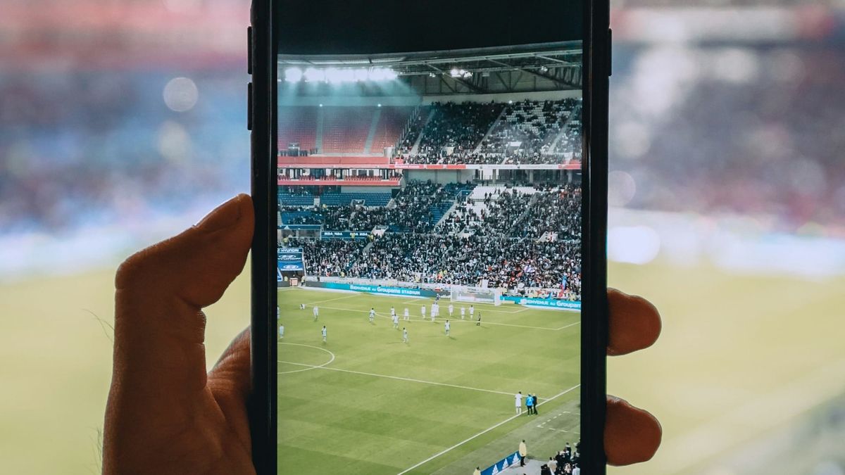 Social Media Integration in FIFA: Connecting Players and Fans Globally Post feature image