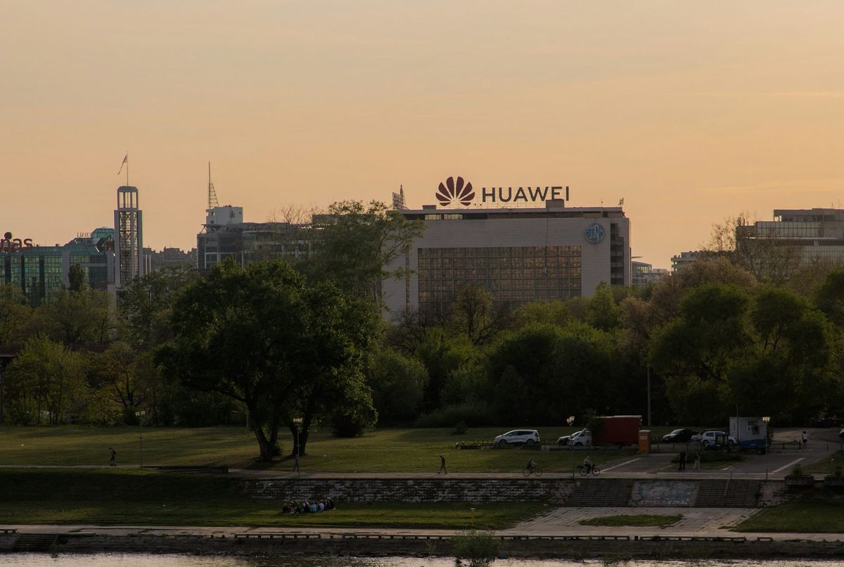 Huawei gears up to unveil its tri-fold phone Post feature image