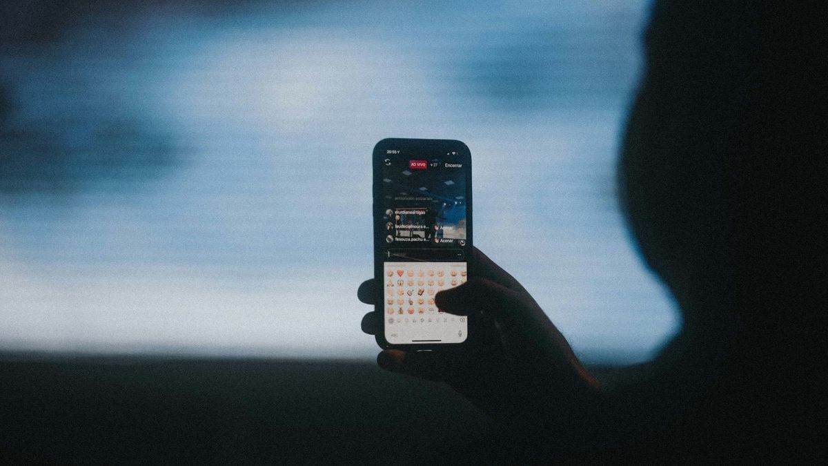 How to disable WhatsApp's 'read receipts' Post feature image