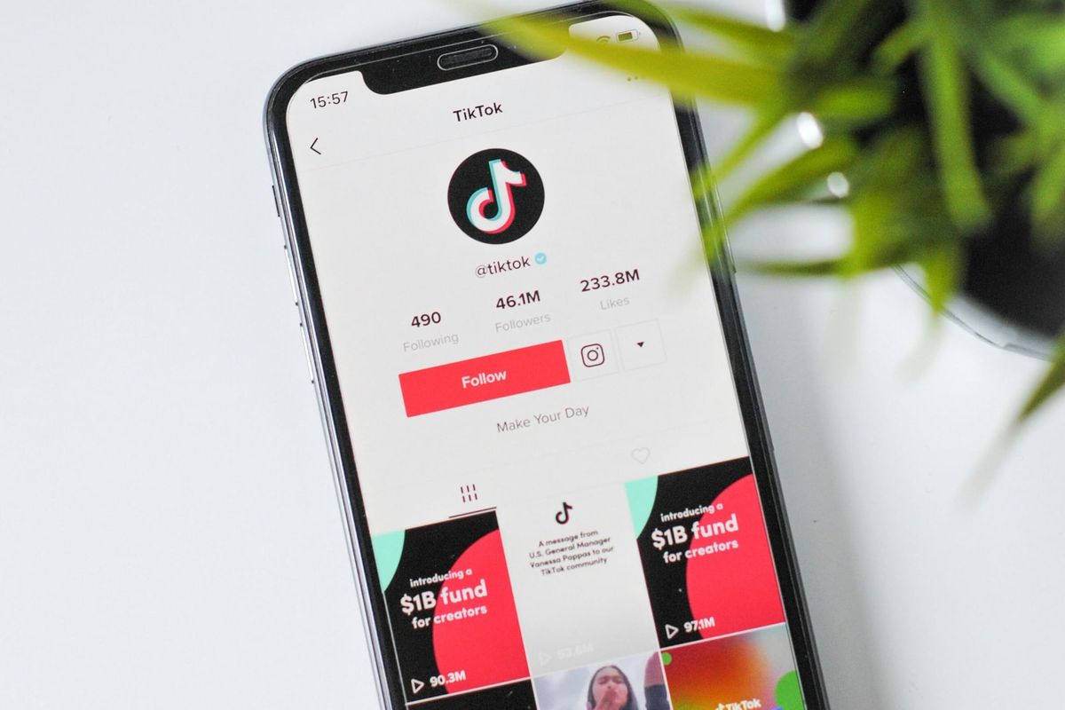 TikTok now lets you share music and podcasts directly from Apple Music and Spotify Post feature image