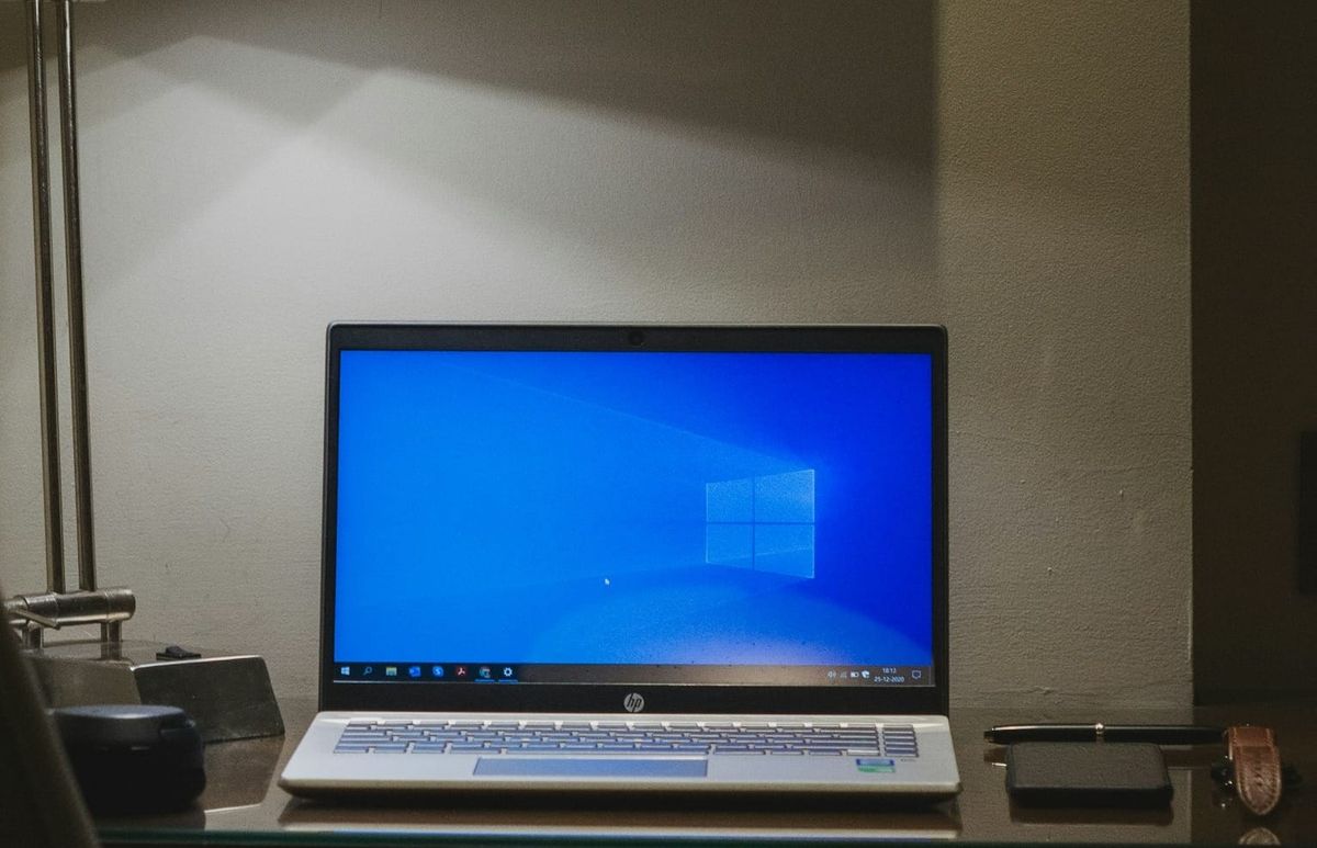 How to Perform and Detect a Fake Update on Your PC Post feature image