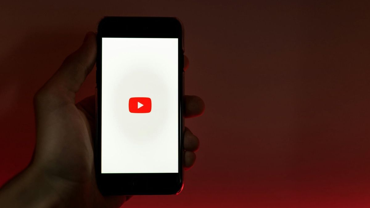 YouTube tests new ‘Play Something’ button to help users find new content Post feature image