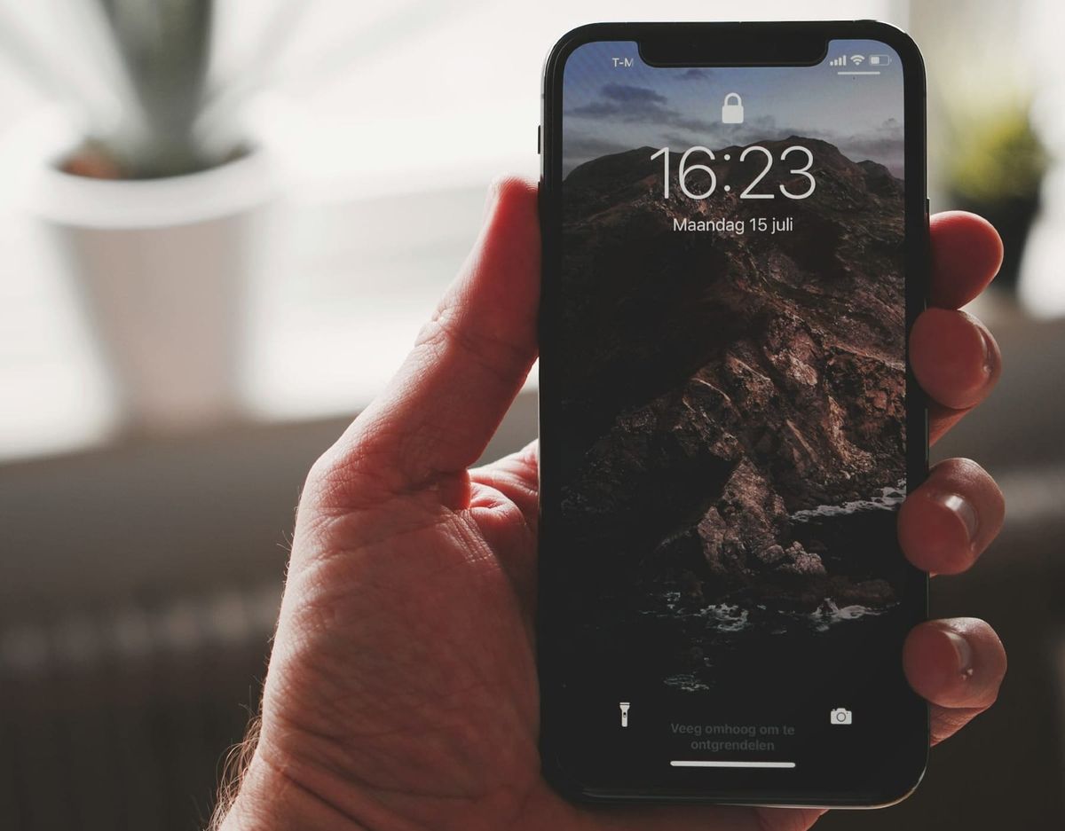 How to Disable Autocorrect and Predictive Text on an iPhone Post feature image
