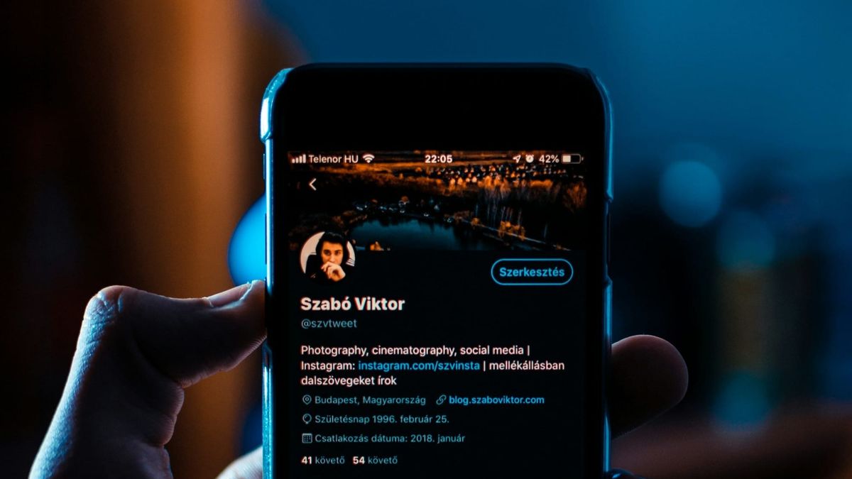 How to Turn On Dark Mode on X for App and Web Post feature image