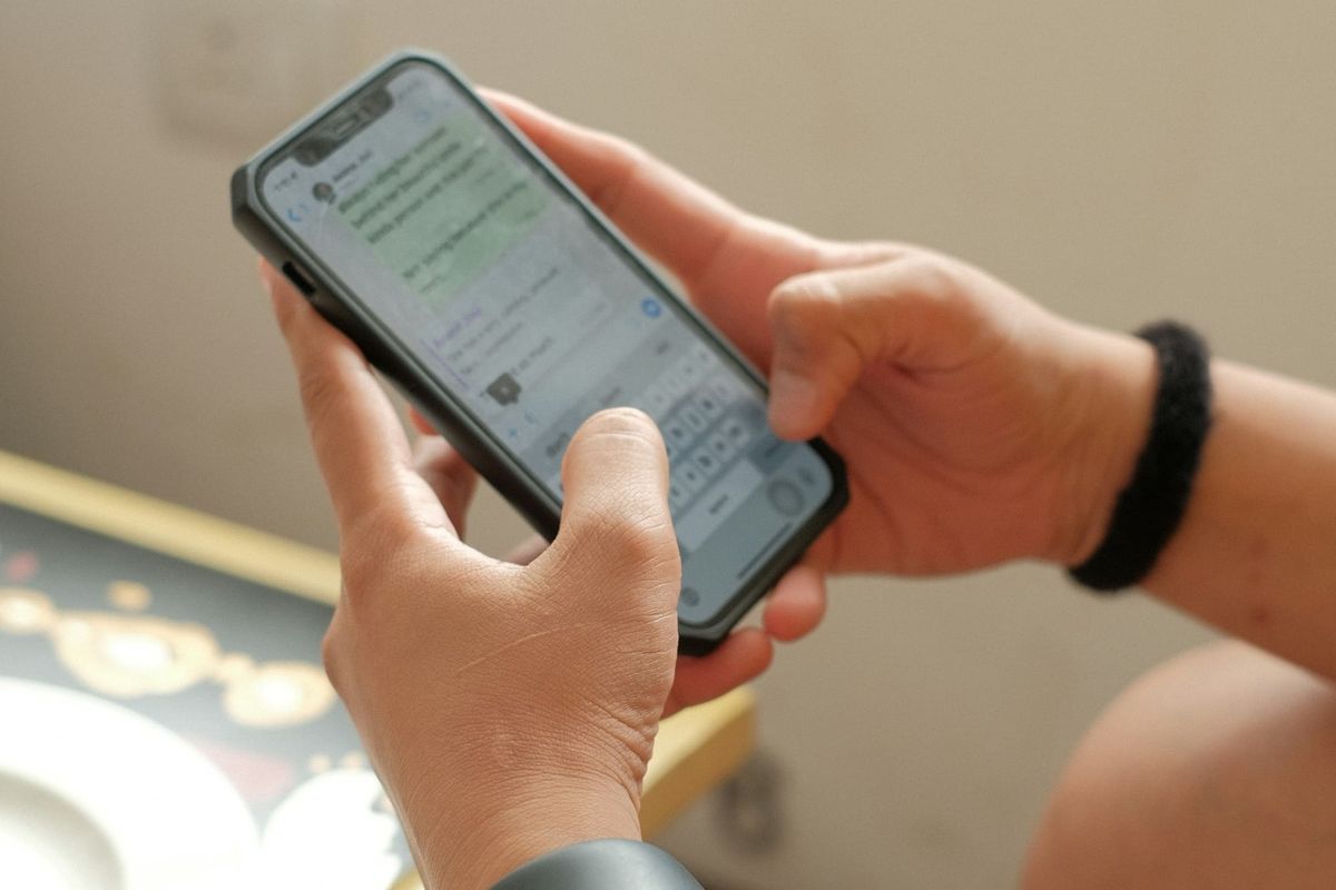 WhatsApp is testing Instagram-style ‘Close Friends’ status on iOS Post feature image
