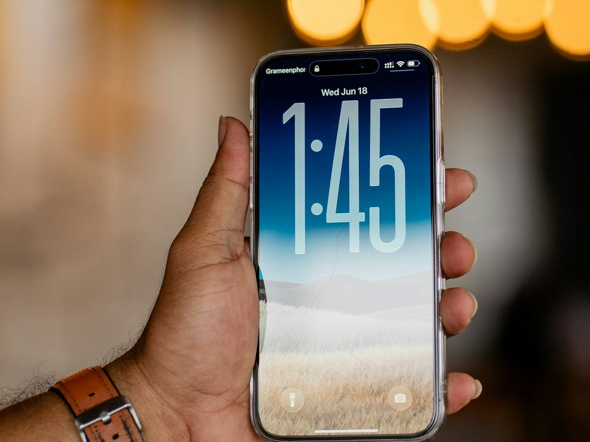 Apple rolls out iOS 26.2, macOS 26.2, and more with everyday improvements across devices Post feature image