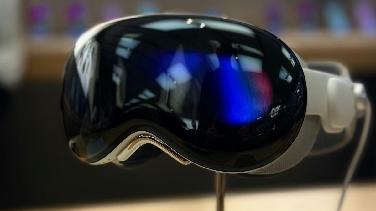 Vision Pro Momentum Fades as Apple Cuts Production and Marketing by Over 95% Post feature image
