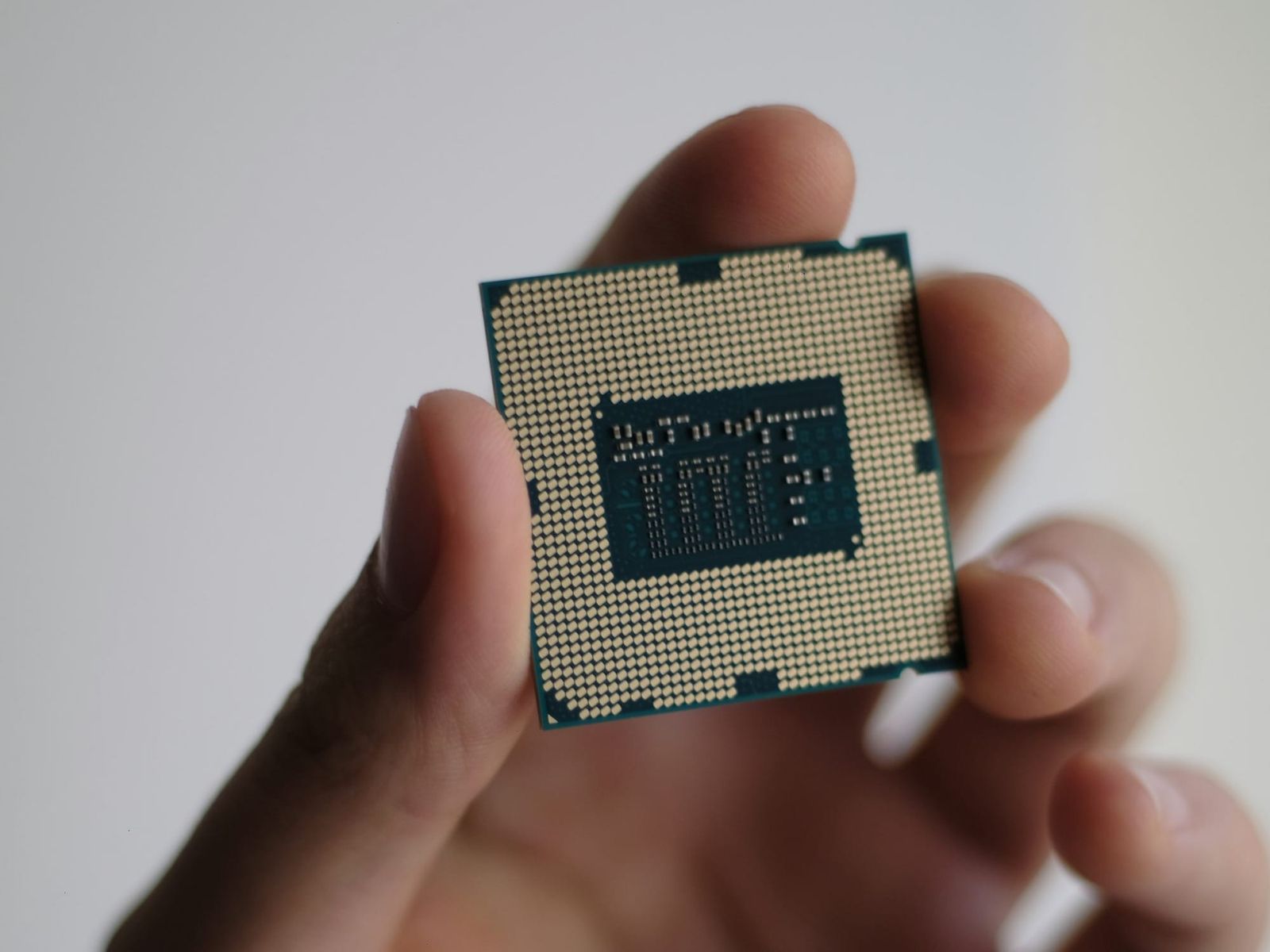 Trump Says Apple Will Build Chips With Intel in the US. What We Know So Far Post feature image