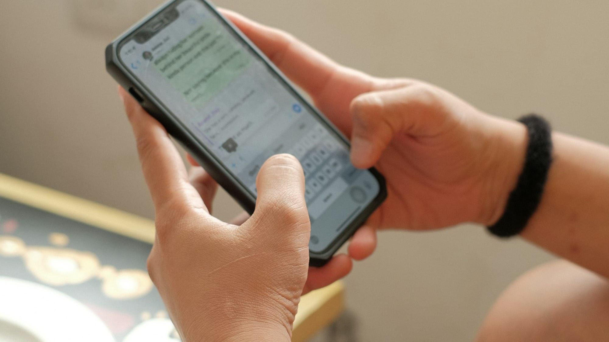 How to Use Meta AI to Create Images on WhatsApp Post image