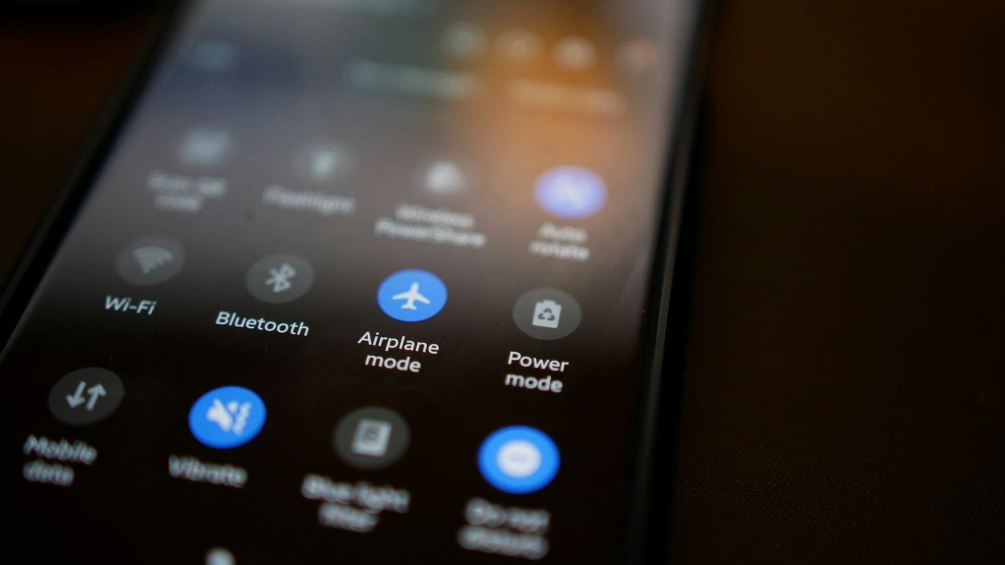 How to Turn on and Schedule Dark Theme on Android Post image
