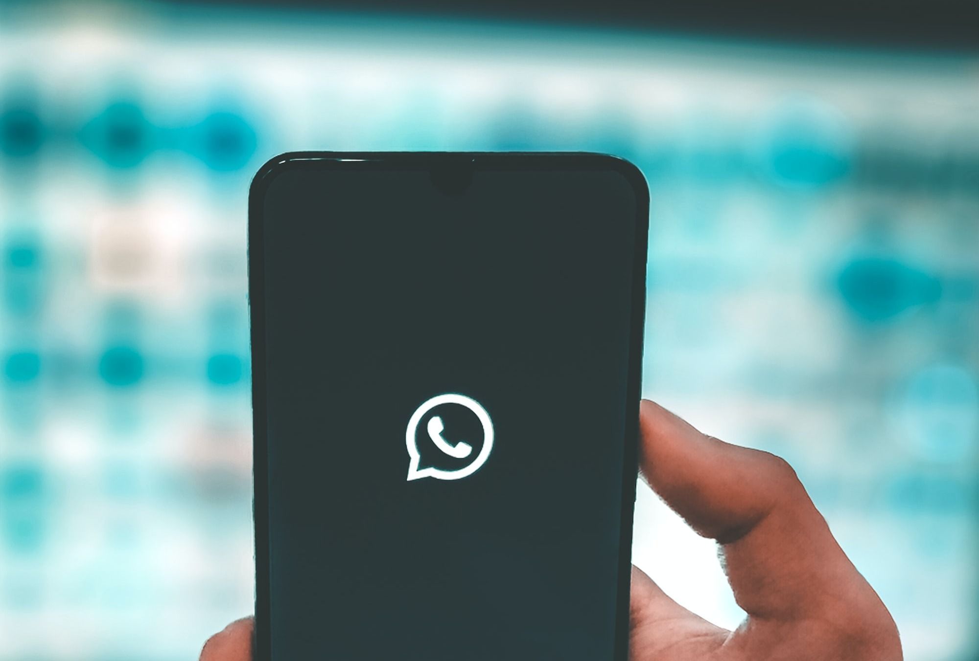 How to Create a WhatsApp Channel Post feature image