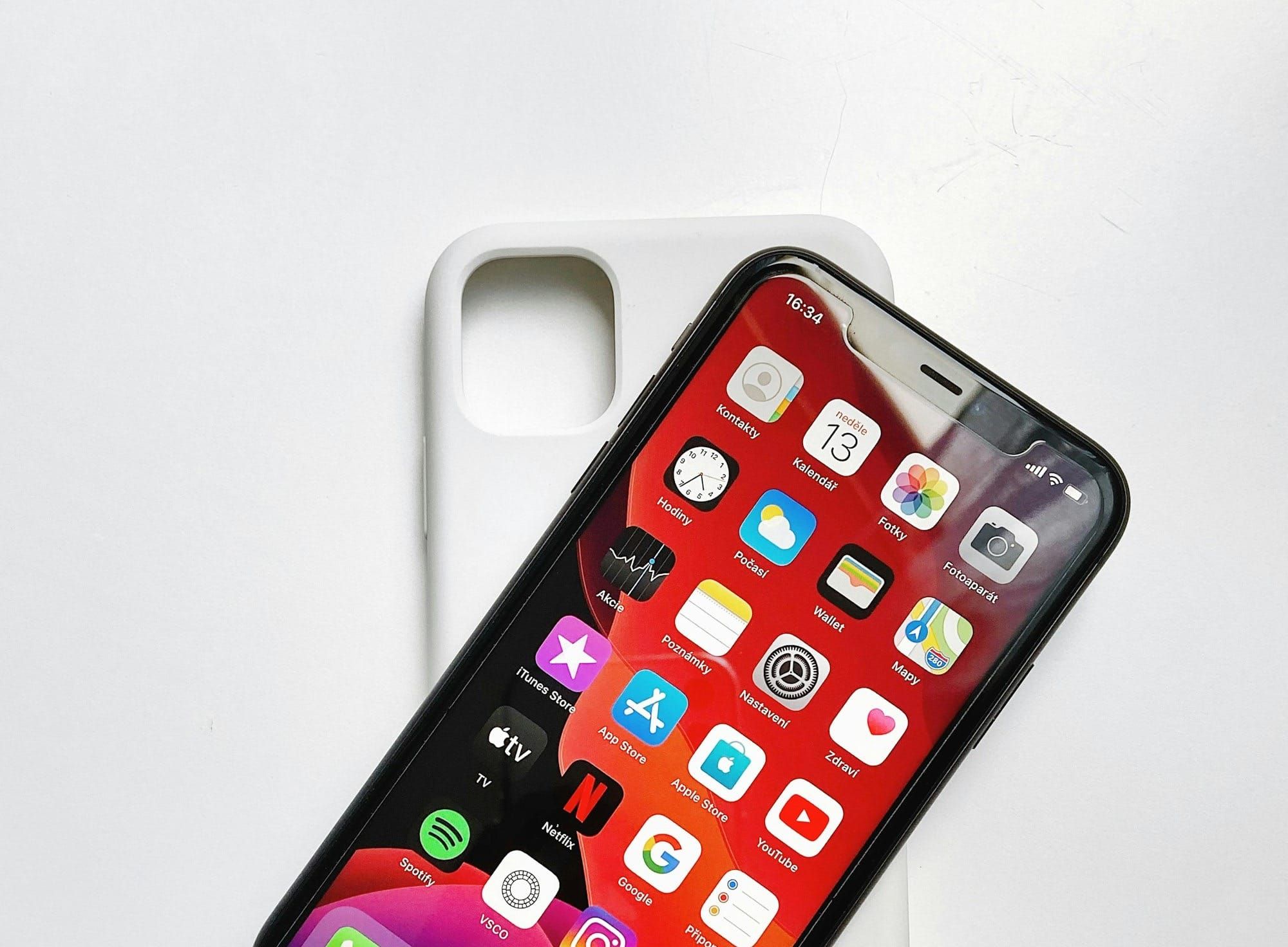Apple is taking AI Offline with iOS 18 Post feature image