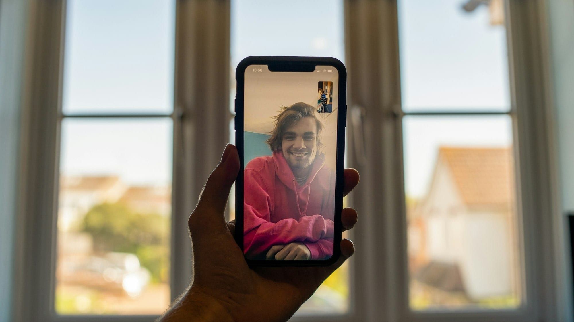 AT&T and Verizon complete the first satellite video call Post feature image