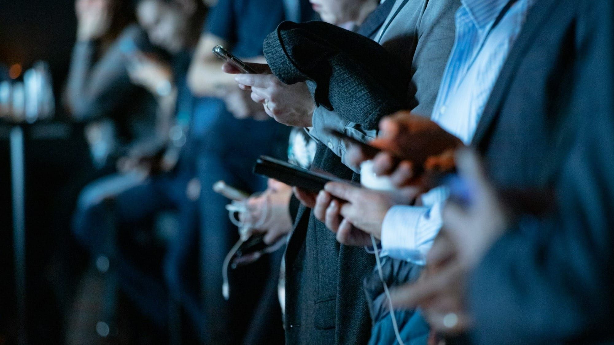 China’s Smartphone Market Is Shrinking, But Apple and Huawei Are Still Winning Post feature image