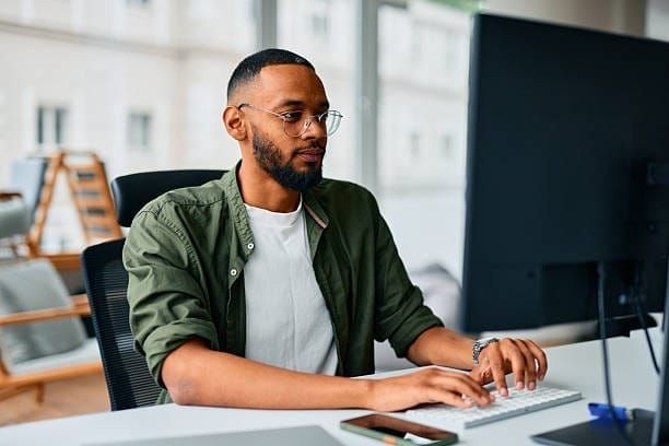 How to Choose the Best Eyeglasses for People Who Stare at Screens All Day Post feature image