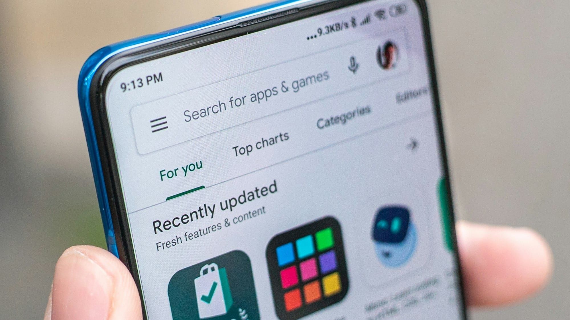 Google Play Store reportedly working on a new 'Smart Download' feature to help resume interrupted downloads Post image
