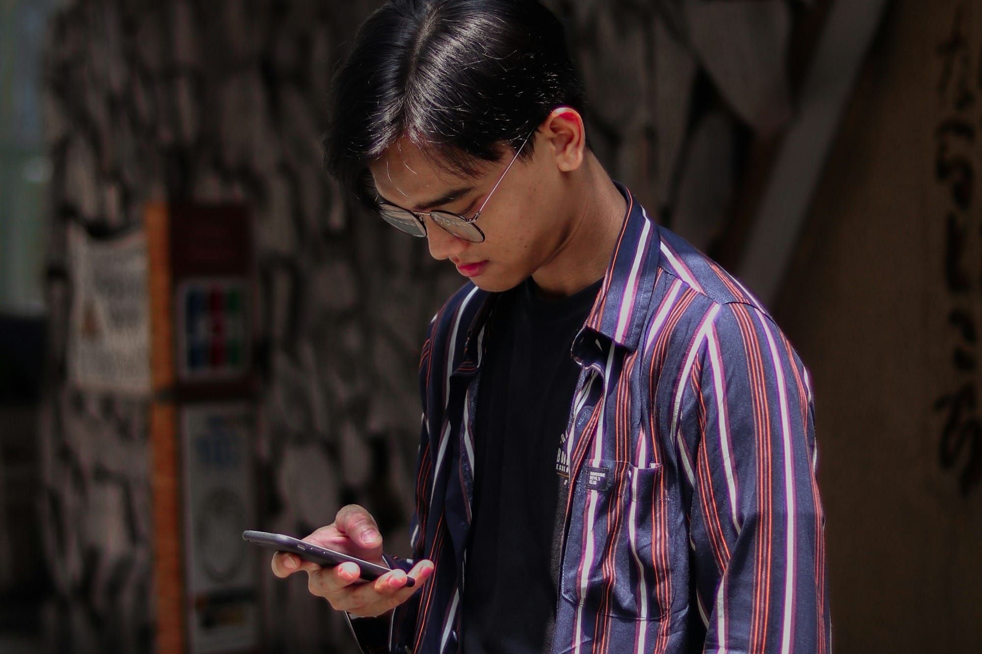 📱A shaky market, yet a rising star Post image