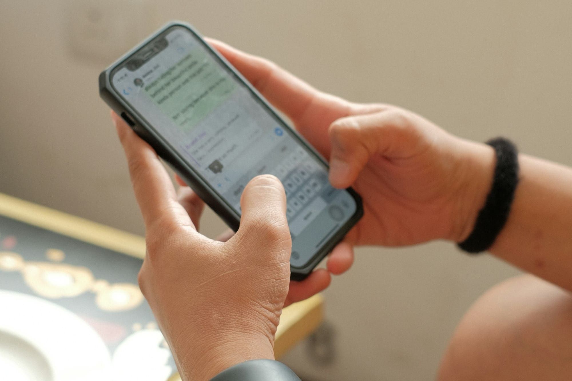 WhatsApp is testing Instagram-style ‘Close Friends’ status on iOS Post image