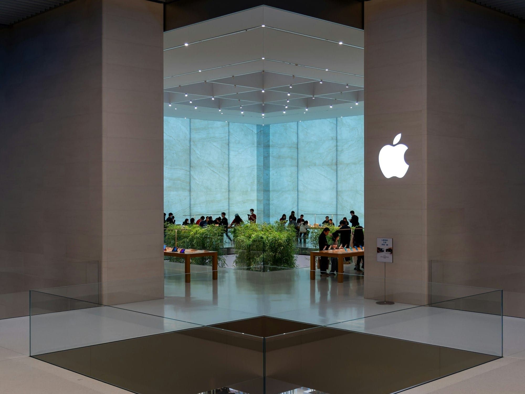 Apple replaces its AI chief as struggles with Apple Intelligence push the company to reset its strategy Post image