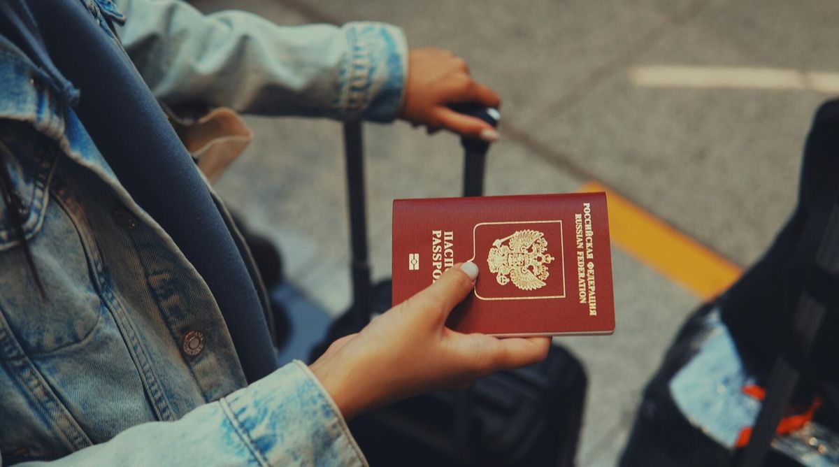 The Story of One Emigration, or How to Go On Living in Russia While Outside Its Borders?