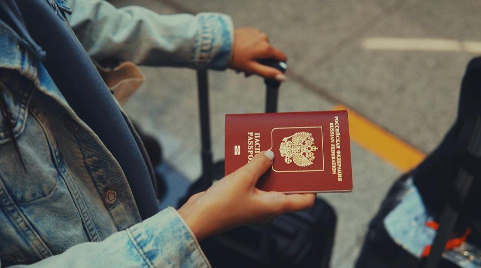 The Story of One Emigration, or How to Go On Living in Russia While Outside Its Borders?