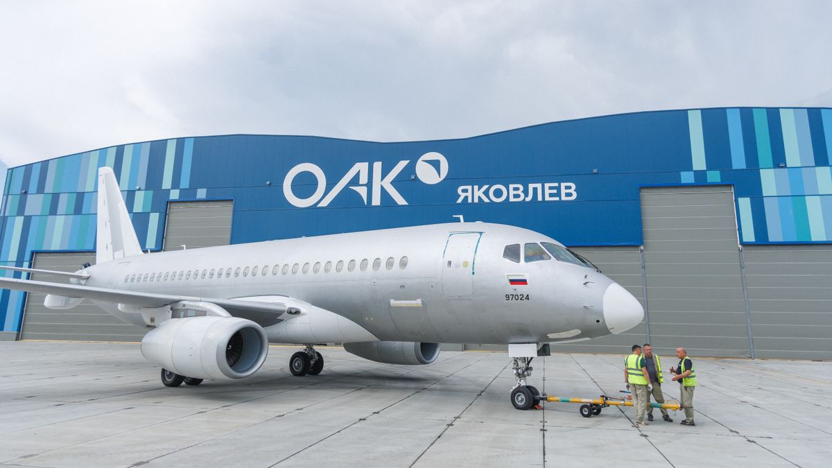 Russia’s production-ready domesticated SJ-100 completes its first flight Post feature image