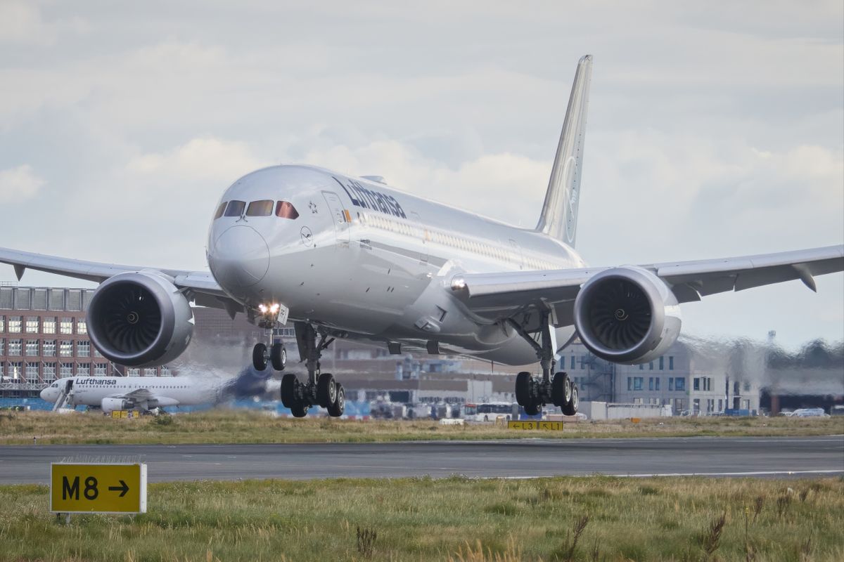 Lufthansa’s First Allegris-Equipped Boeing 787-9 Arrives More Than A Year After Its First Flight Post feature image