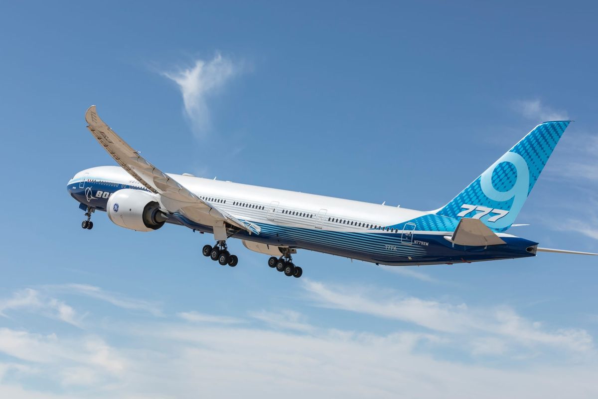 Boeing returns to positive cash flow, takes $4.9B hit on 777X delay to 2027 Post feature image
