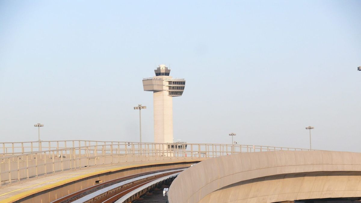 US air traffic controllers ring alarm bells over morale, pay, & state of NATCA Post feature image