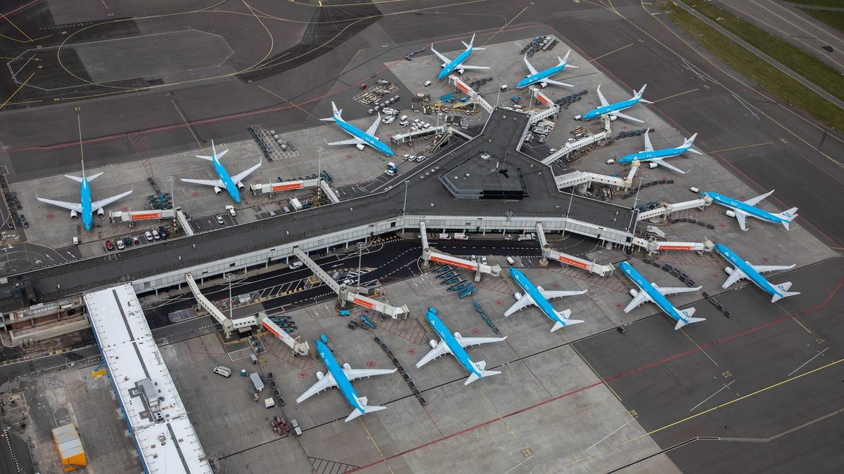 Dutch lawmakers request investigation into aviation tax’s effects on airlines and airports Post feature image