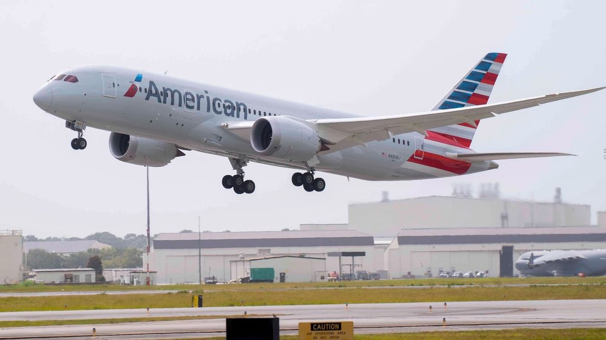 American Airlines fires back at United and unveils three competing routes at Chicago-O’Hare Post feature image