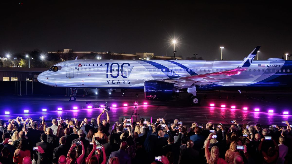 Delta’s premium ticket revenue exceeds Main Cabin ticket revenue for the first time Post feature image